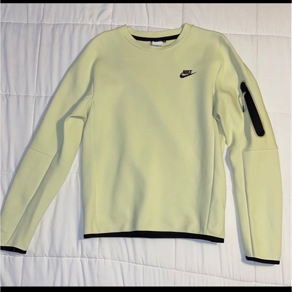 Nike tech fleece sweater